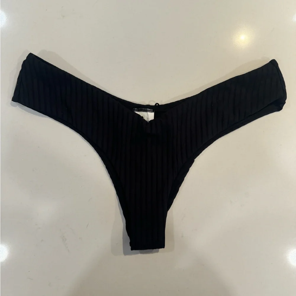 Lightly Used Rip Curl Ribbed Bathing Suit - Picture 6 of 6